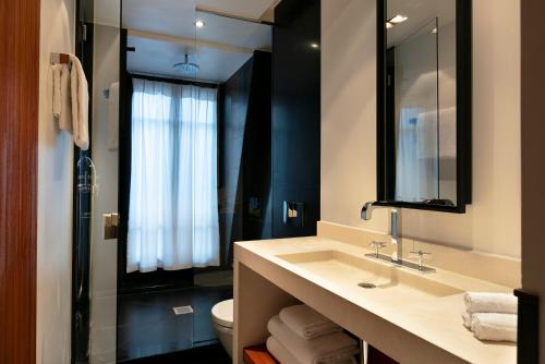 Habitación Superior - 1 cama extragrande del hotel Le Metropolitan a Tribute Portfolio. Foto 1