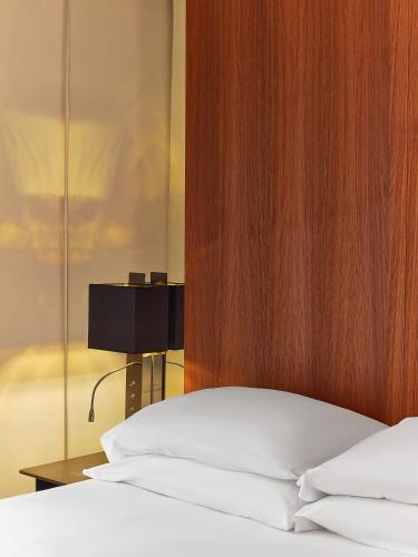 Prestige Queen Room with Partial Eiffel View del hotel Le Metropolitan a Tribute Portfolio