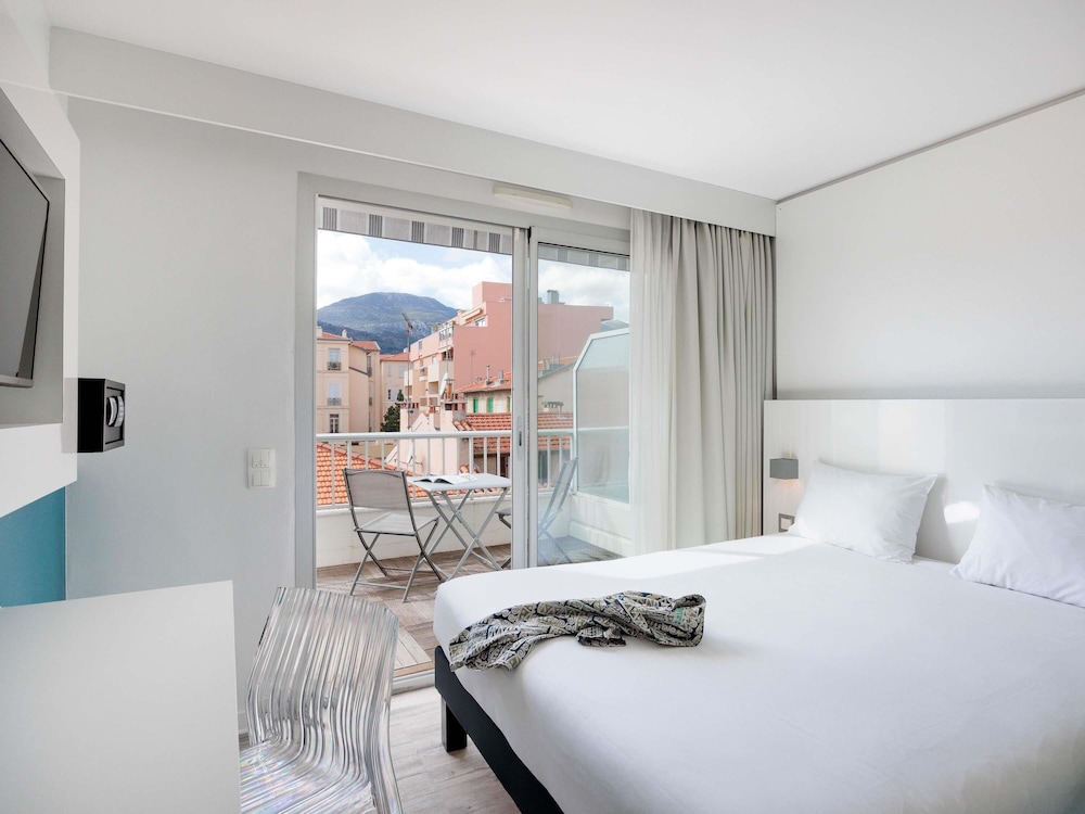 Habitación Clásica con 1 cama doble del hotel Ibis Styles Menton Centre. Foto 2