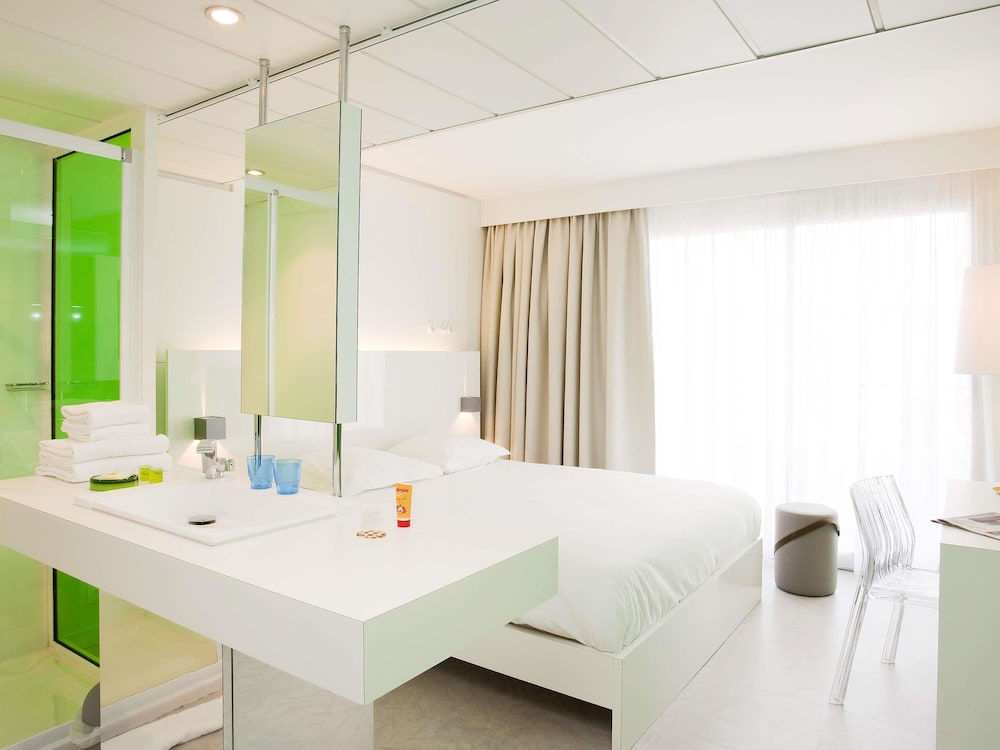 Habitación Clásica con 1 cama doble del hotel Ibis Styles Menton Centre. Foto 8