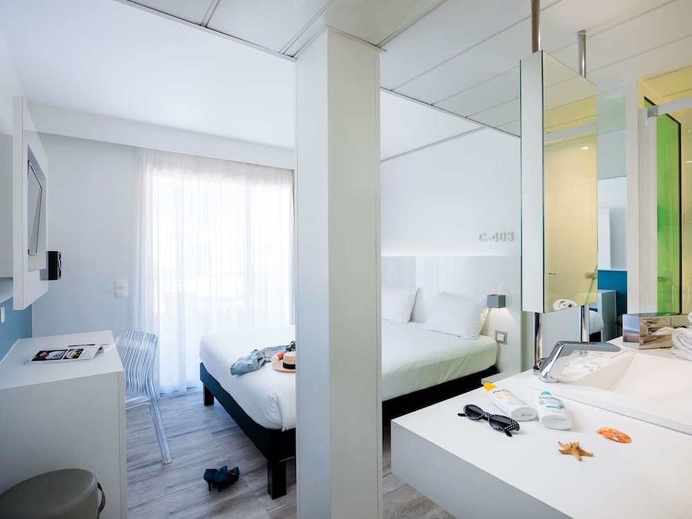 Habitación Clásica con 1 cama doble del hotel Ibis Styles Menton Centre. Foto 9