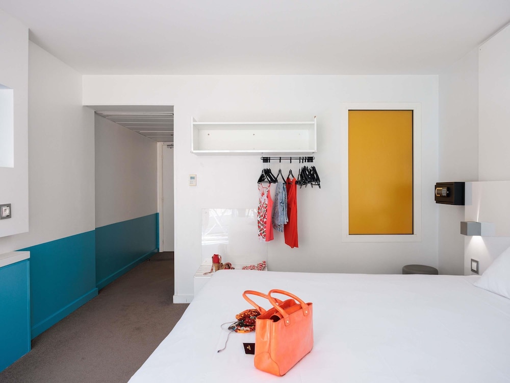 Habitación de 2 camas (100 x 200) con balcón del hotel Ibis Styles Menton Centre. Foto 4