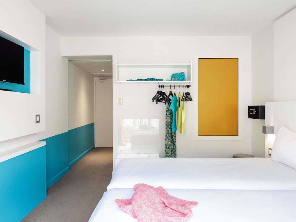 Habitación de 2 camas (100 x 200) con balcón del hotel Ibis Styles Menton Centre. Foto 7