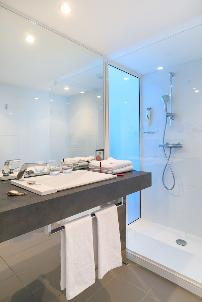Habitación de 2 camas (100 x 200) con balcón del hotel Ibis Styles Menton Centre. Foto 10