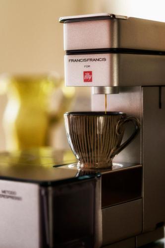 Habitación Doble con patio del hotel B Montmartre. Foto 3