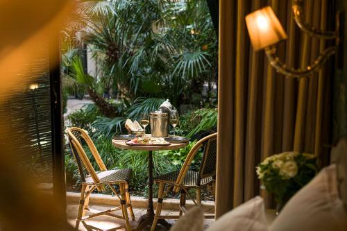 Habitación Doble con patio del hotel B Montmartre. Foto 5