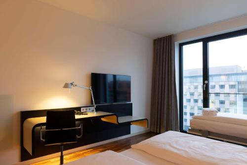 Habitación Triple Estándar del hotel Scandic Berlin Potsdamer Platz. Foto 3