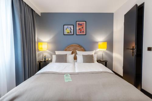 Habitación Estándar con bañera con ducha - 1 cama extragrande del hotel Garner Hotel Dusseldorf - Main Station by IHG. Foto 3