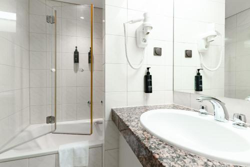 Habitación Doble Estándar - 2 camas del hotel Garner Hotel Dusseldorf - Main Station by IHG. Foto 2