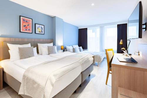 Habitación Premium con cama extragrande y sofá cama del hotel Garner Hotel Dusseldorf - Main Station by IHG