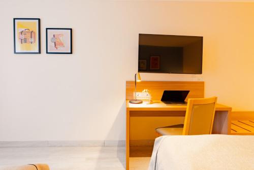 Habitación Premium con cama extragrande y sofá cama del hotel Garner Hotel Dusseldorf - Main Station by IHG. Foto 5
