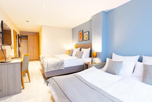 Habitación Premium con cama extragrande y sofá cama del hotel Garner Hotel Dusseldorf - Main Station by IHG. Foto 8