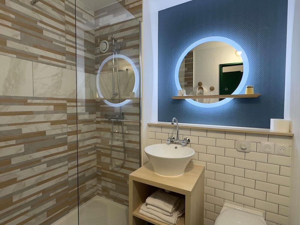 Habitación Standard con 2 camas individuales del hotel ibis Styles Paris Hippodrome de Vincennes. Foto 1
