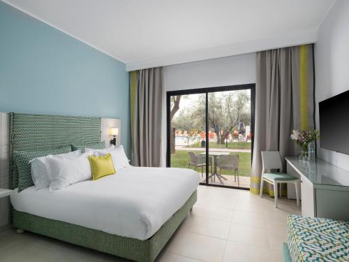 Habitación Doble Estándar - Vistas a la piscina del hotel Labranda Targa Club Aqua Parc. Foto 8