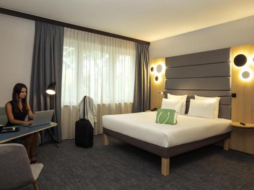 Habitación Executive con cama extragrande del hotel Novotel Brussels Centre Midi Station