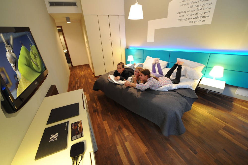 Habitación superior con 1 cama doble o 2 individuales del hotel Moods Boutique. Foto 1