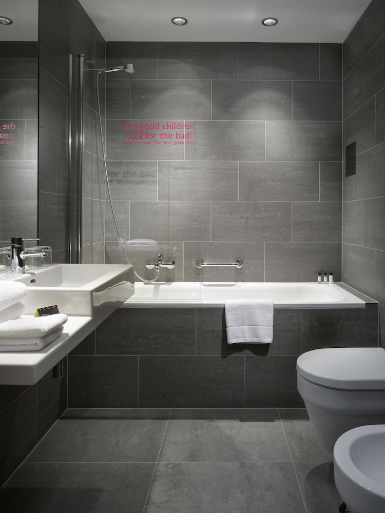 Habitación superior con 1 cama doble o 2 individuales del hotel Moods Boutique. Foto 4