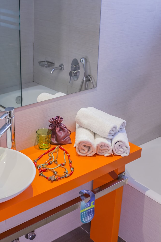 Habitación triple Premium del hotel Novus City. Foto 6