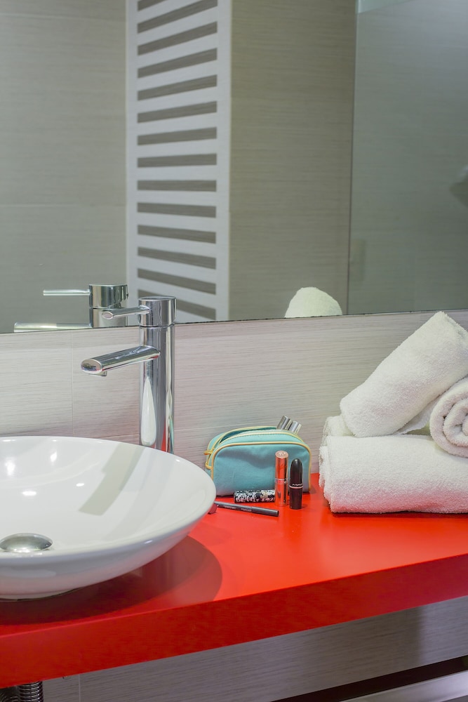 Habitación Premium con 2 camas individuales del hotel Novus City. Foto 8
