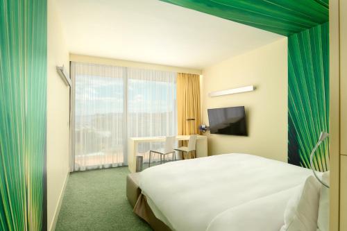 Habitación Superior con vistas a la ciudad y balcón del hotel Radisson Blu Resort and Spa, Split