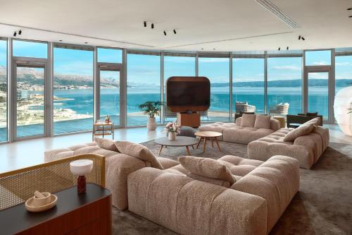 Suite Ático con terraza y vistas panorámicas al mar del hotel Radisson Blu Resort and Spa, Split. Foto 8
