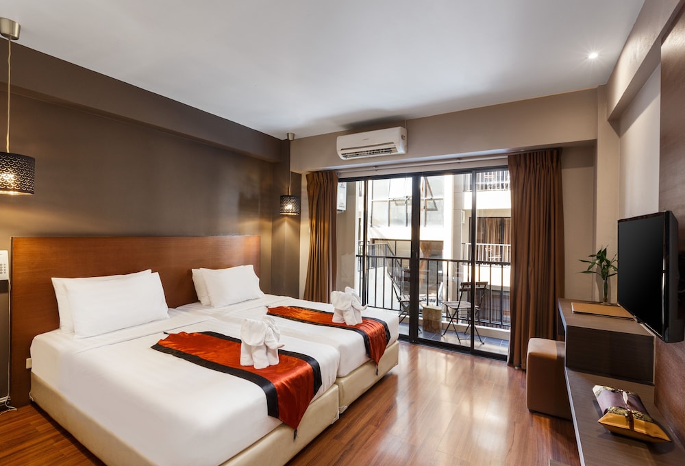 Superior With Two Ways Airport Transfer del hotel The Cottage Suvarnabhumi
