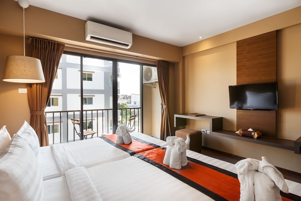 Superior Triple Room Without Airport Transfer del hotel The Cottage Suvarnabhumi. Foto 1