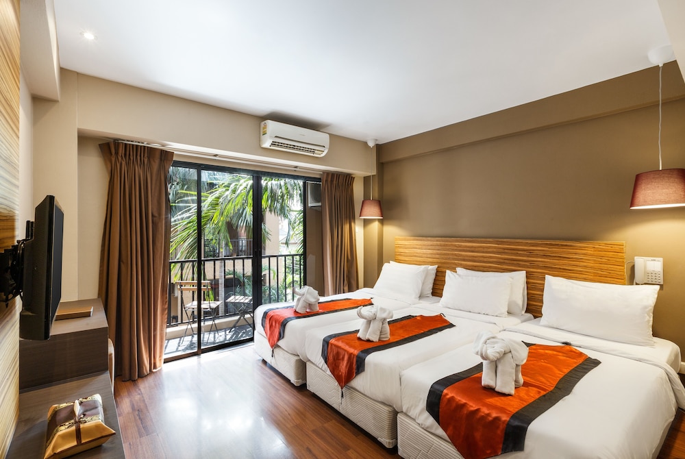 Superior Triple Room Without Airport Transfer del hotel The Cottage Suvarnabhumi. Foto 2