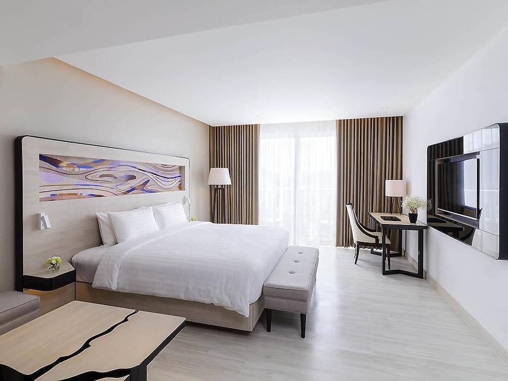 Suite Junior del hotel Novotel Phuket City Phokeethra - Sha Extra Plus. Foto 3