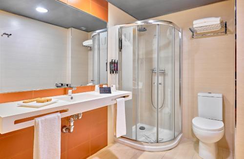 Habitación Triple del hotel Turia Granada