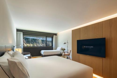 Habitación Triple Superior del hotel Eurostars Pamplona. Foto 1
