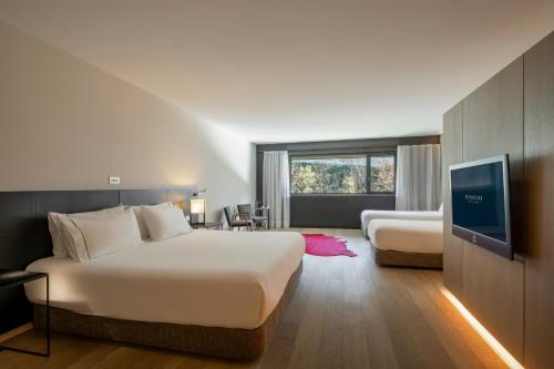 Habitación Cuádruple Superior del hotel Eurostars Pamplona. Foto 3