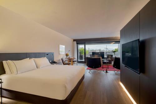 Suite Junior con terraza del hotel Eurostars Pamplona. Foto 1