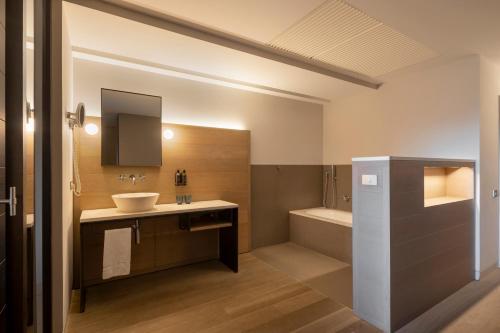 Suite Junior con terraza del hotel Eurostars Pamplona. Foto 3