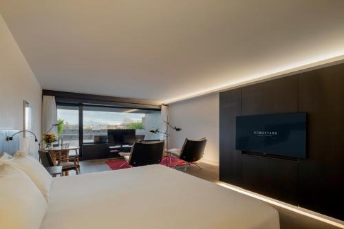 Suite Junior con terraza del hotel Eurostars Pamplona. Foto 4