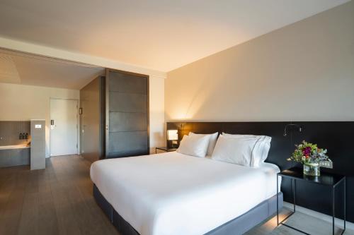 Habitación Doble Deluxe del hotel Eurostars Pamplona. Foto 5