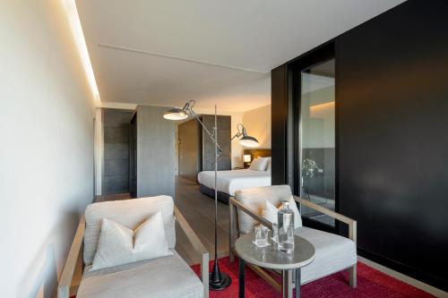 Habitación Doble Deluxe - 1 o 2 camas del hotel Eurostars Pamplona. Foto 3