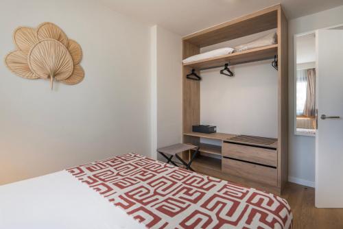 Habitación Doble con zona de cocina del hotel LIVVO Anamar Suites. Foto 3