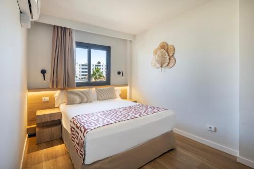 Habitación Doble con zona de cocina del hotel LIVVO Anamar Suites. Foto 6