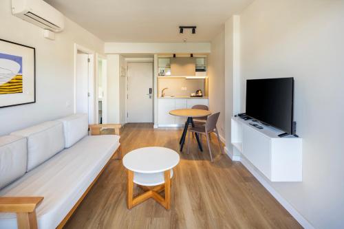 Habitación Doble con zona de cocina del hotel LIVVO Anamar Suites. Foto 7