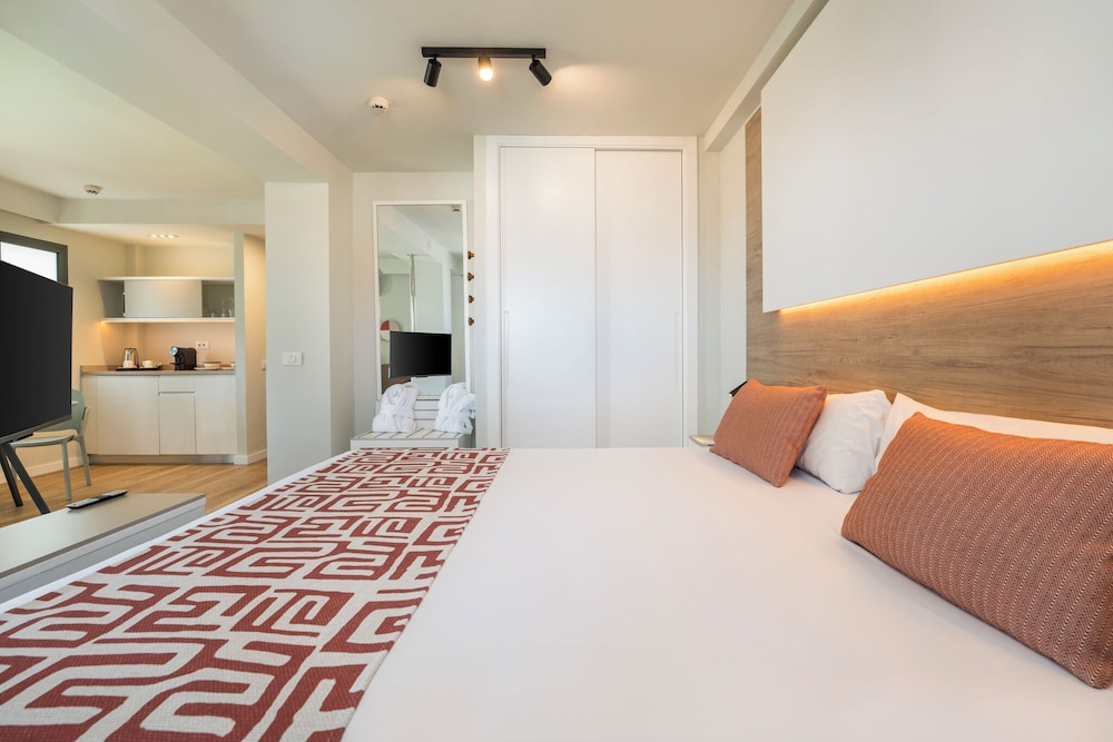 Junior Suite del hotel LIVVO Anamar Suites. Foto 1
