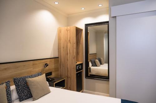 Double or Twin Room del hotel Adonis Capital. Foto 3