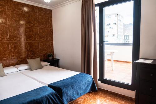 Exterior Basic Double or Twin Room with Balcony del hotel Adonis Capital. Foto 19