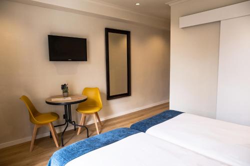 Double or Twin Room del hotel Adonis Capital. Foto 11