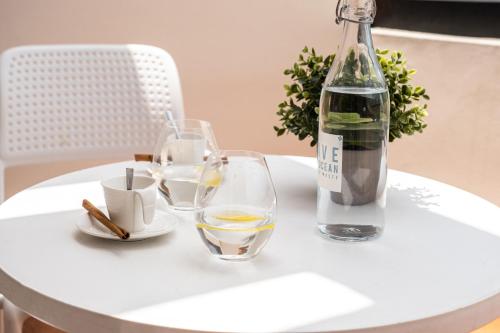 Exterior Double or Twin Room with Balcony del hotel Adonis Capital. Foto 17