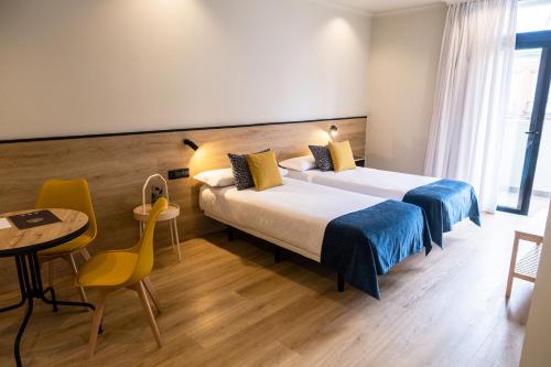 Exterior Double or Twin Room with Balcony del hotel Adonis Capital. Foto 22