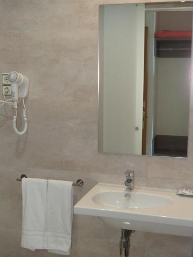 Habitación Doble del hotel Ciudad De Fuenlabrada. Foto 5