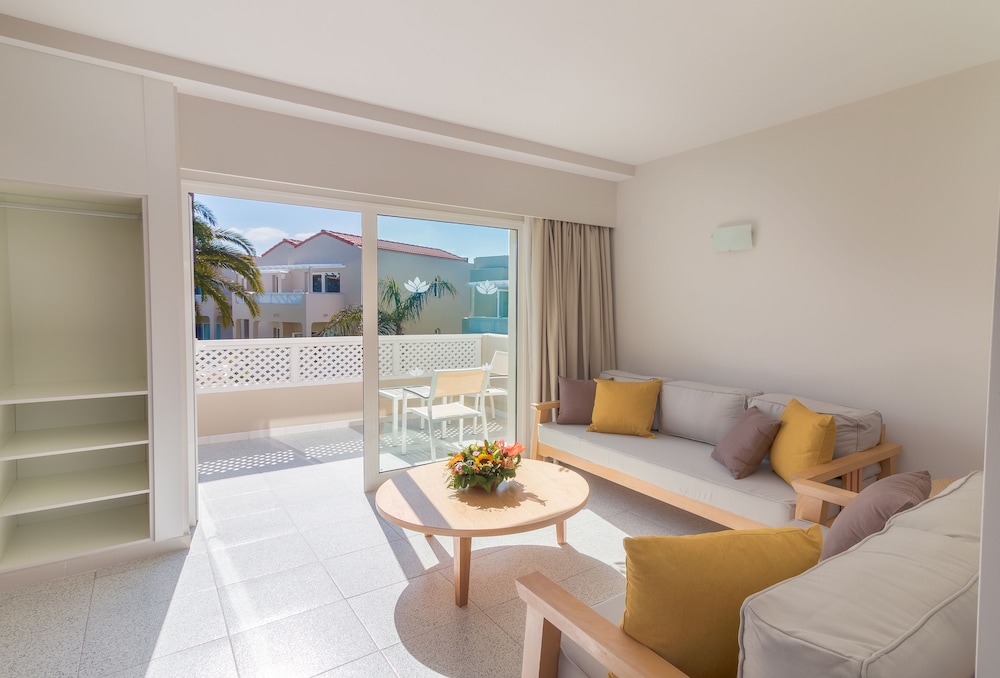 Habitación doble superior, balcón del hotel LIVVO Koala Garden. Foto 1