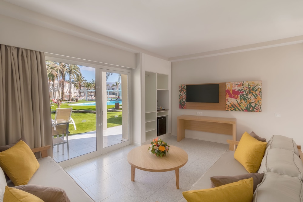 Habitación familiar, balcón del hotel LIVVO Koala Garden. Foto 4