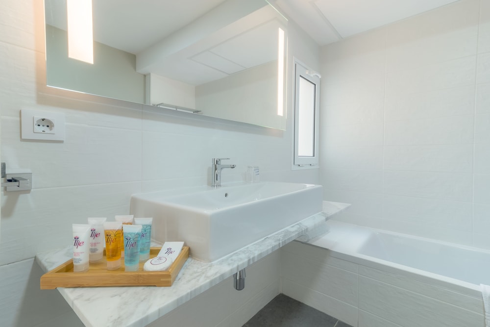 Habitación familiar, balcón del hotel LIVVO Koala Garden. Foto 7